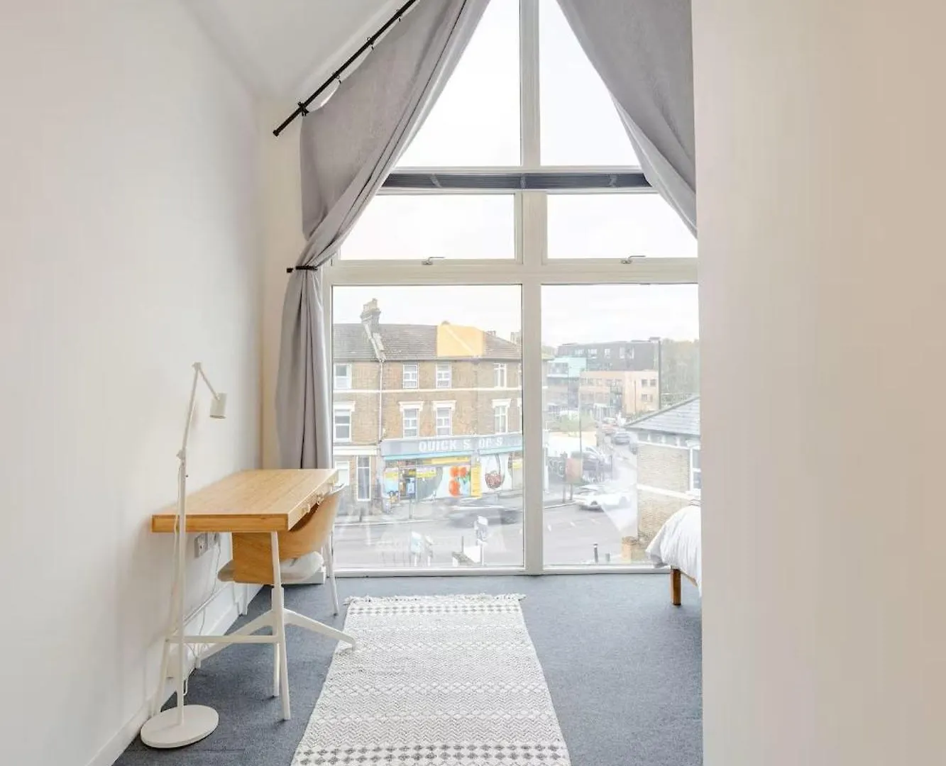 Loft And Light In London Apartment