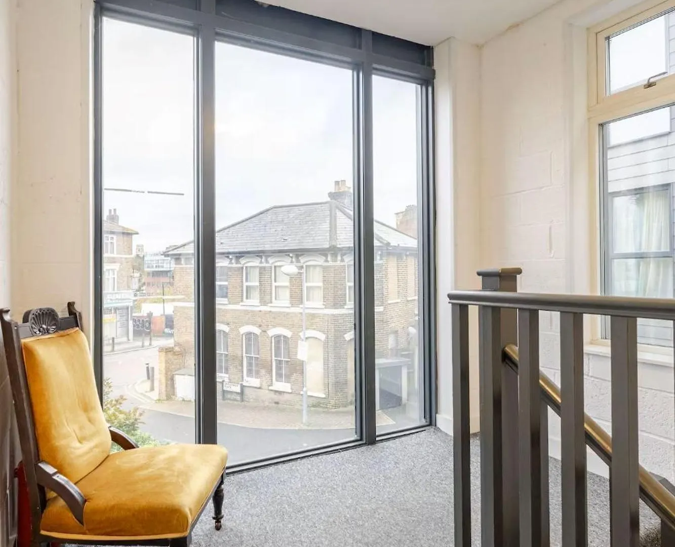 Loft And Light In London Apartment